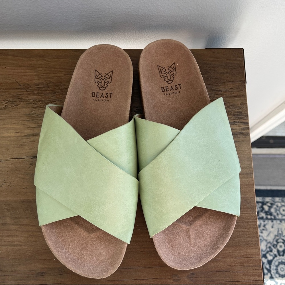 Sandals Aviana BEAST FASHION green color size 8